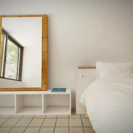 αρχιτεκτονικό Loft με ιδιωτικό κήπο Apartment